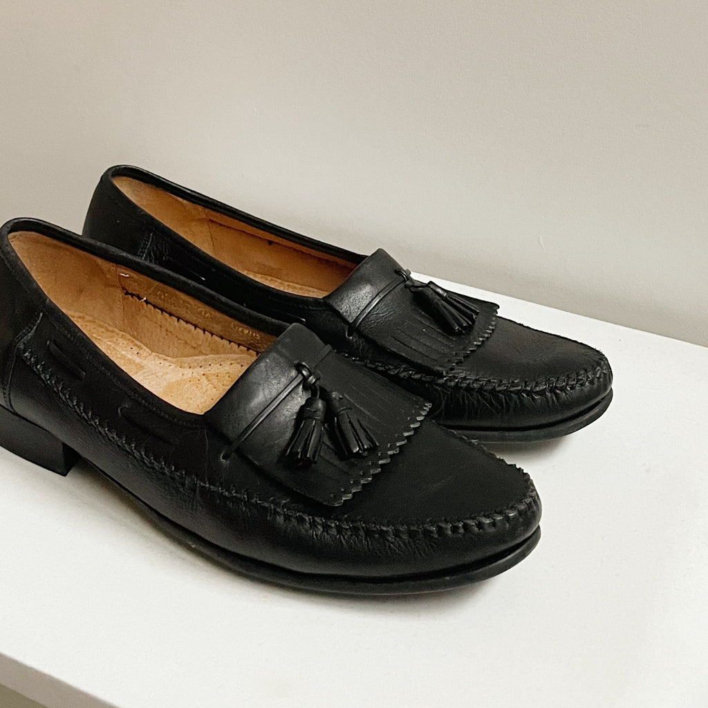 Vintage Raven Leather Tasseled Slip On Loafers | Size 9.5
