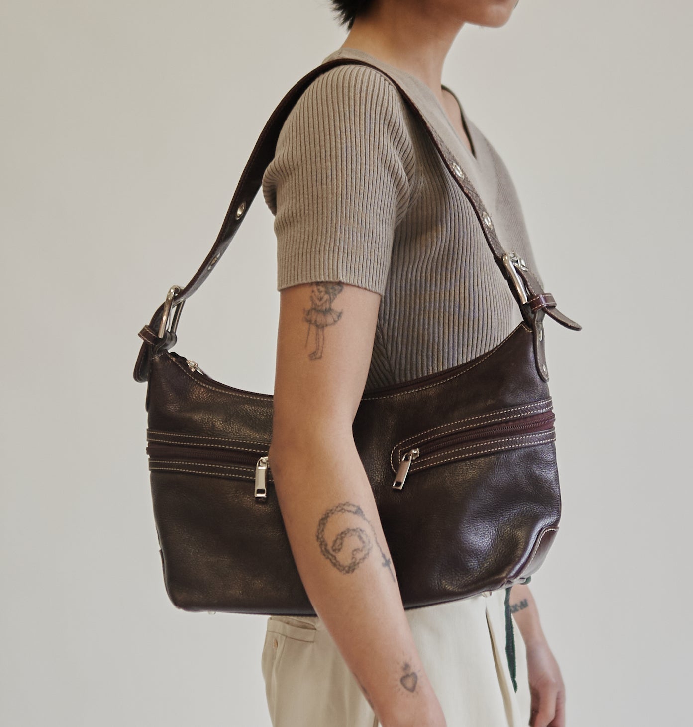women wearing trendy spring vintage clothing