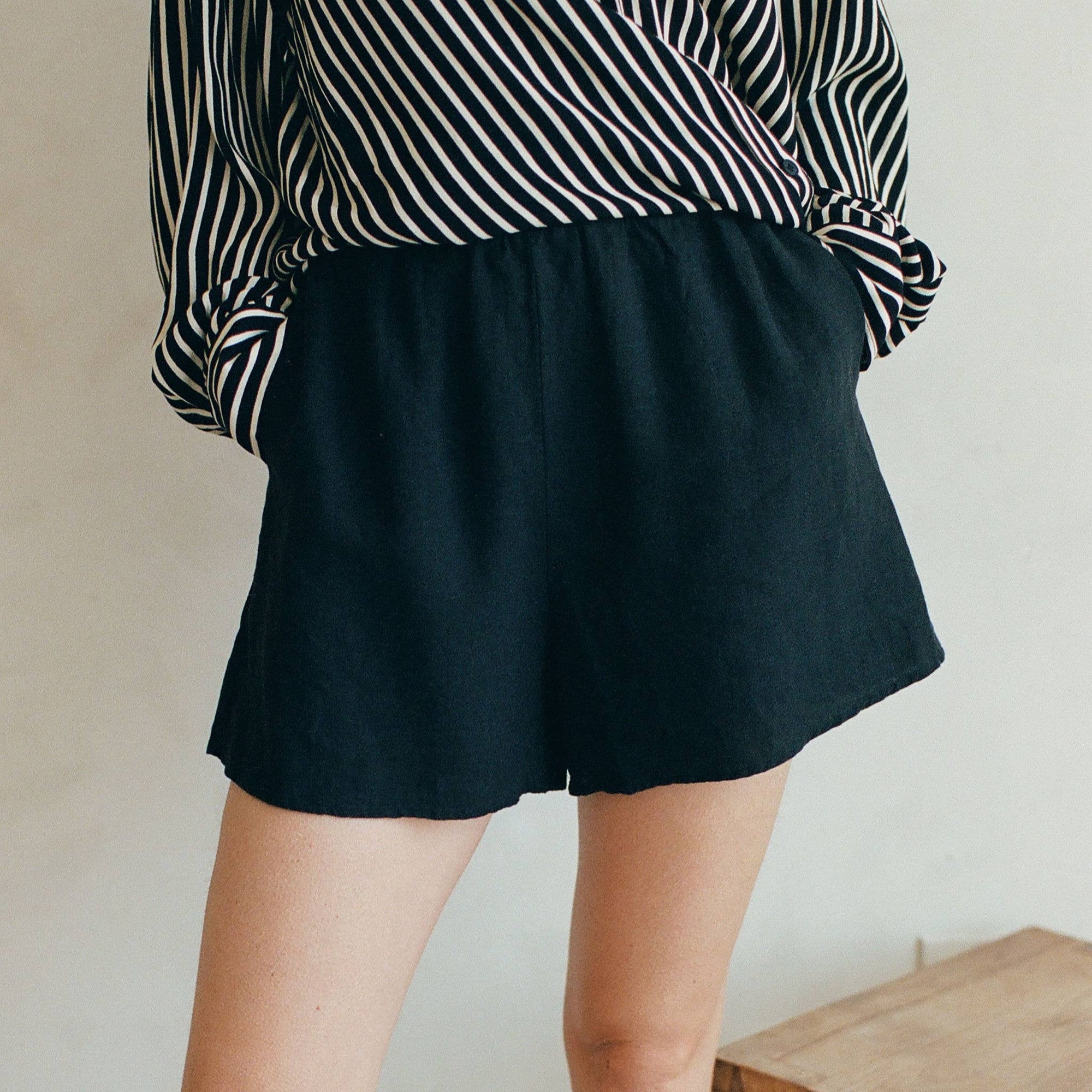 a.ren | Linen Easy Shorts in Black