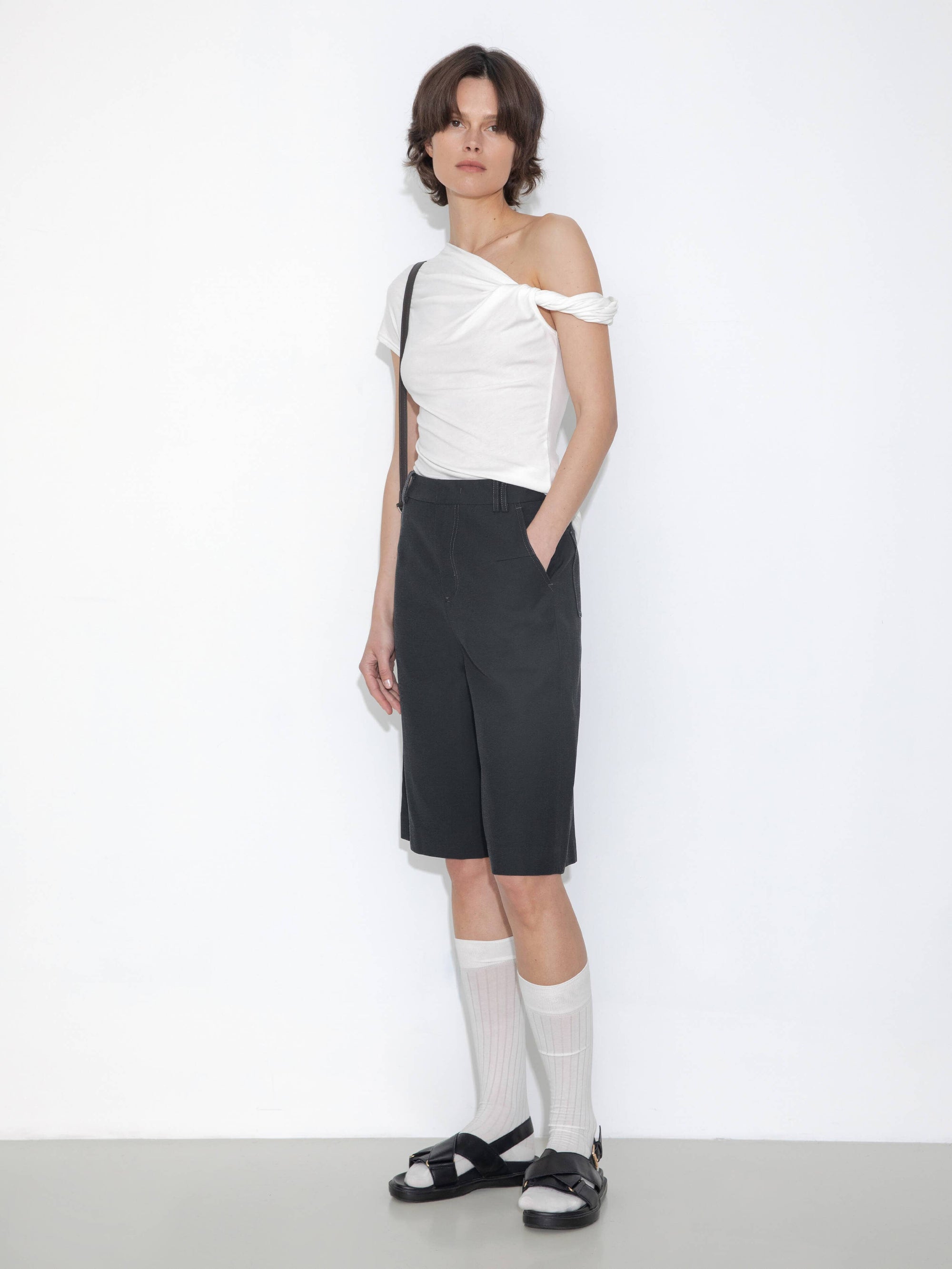 CUBIC - Slim-Fit One-Shoulder T-Shirt: White / UN - Hey Jude