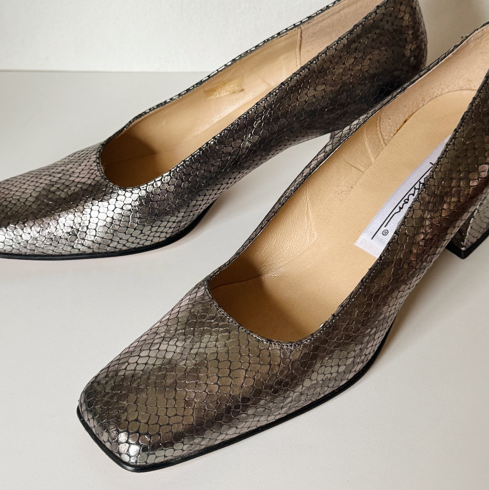 Silver Metallic Snakeskin Pumps | Size 40 - Hey Jude