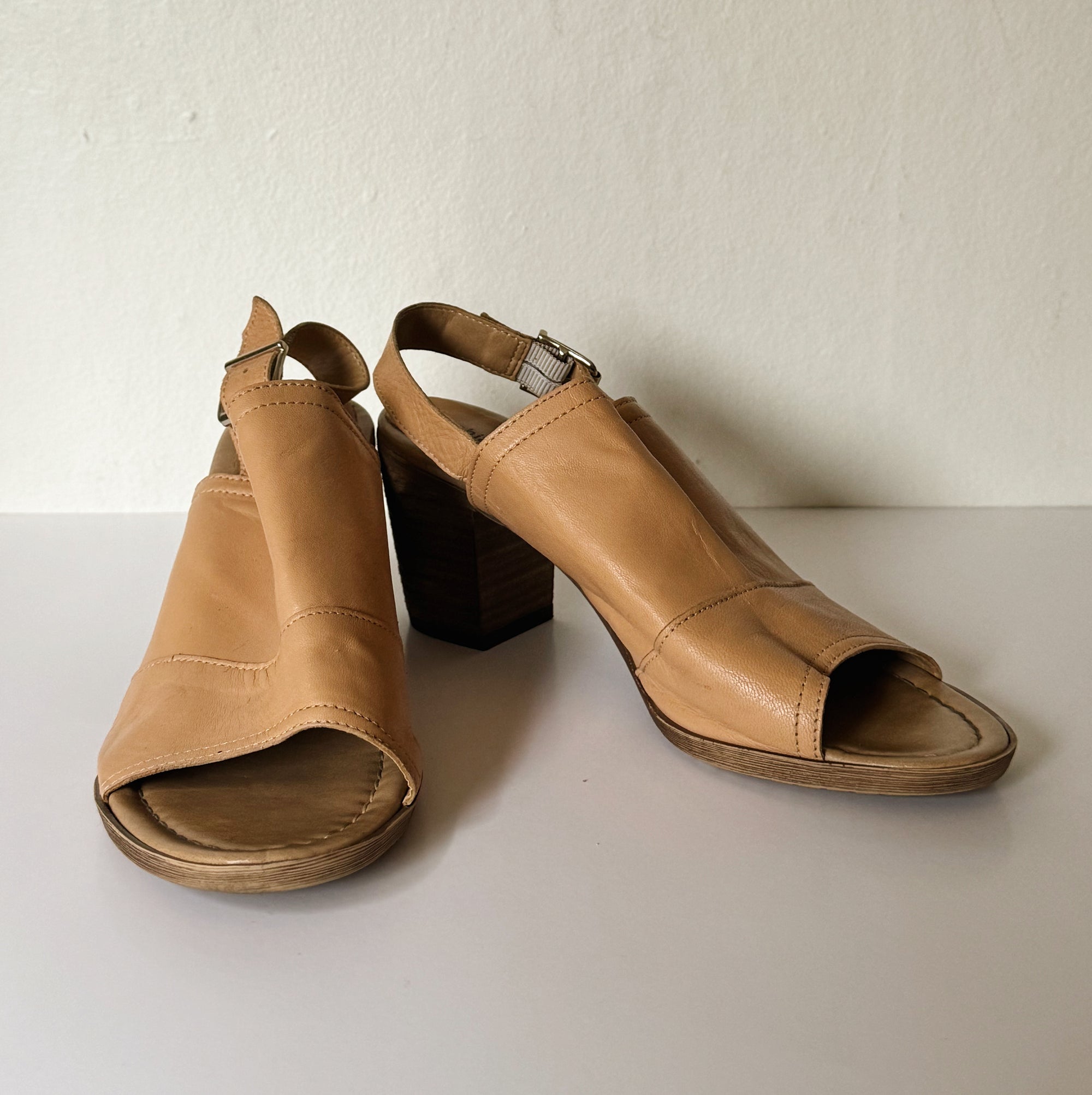 Soft Tan Leather Slingback Heels | Size 8.5 - Hey Jude