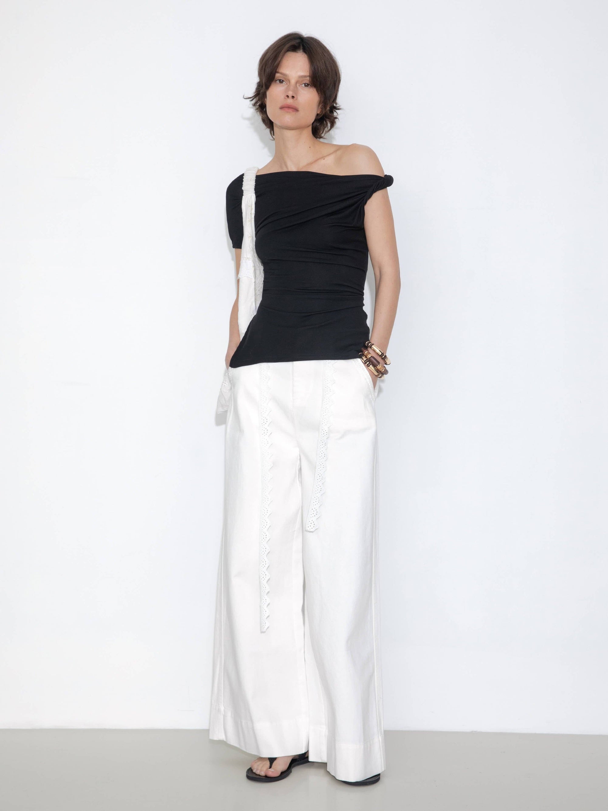 CUBIC - Slim-Fit One-Shoulder T-Shirt: Black / UN - Hey Jude