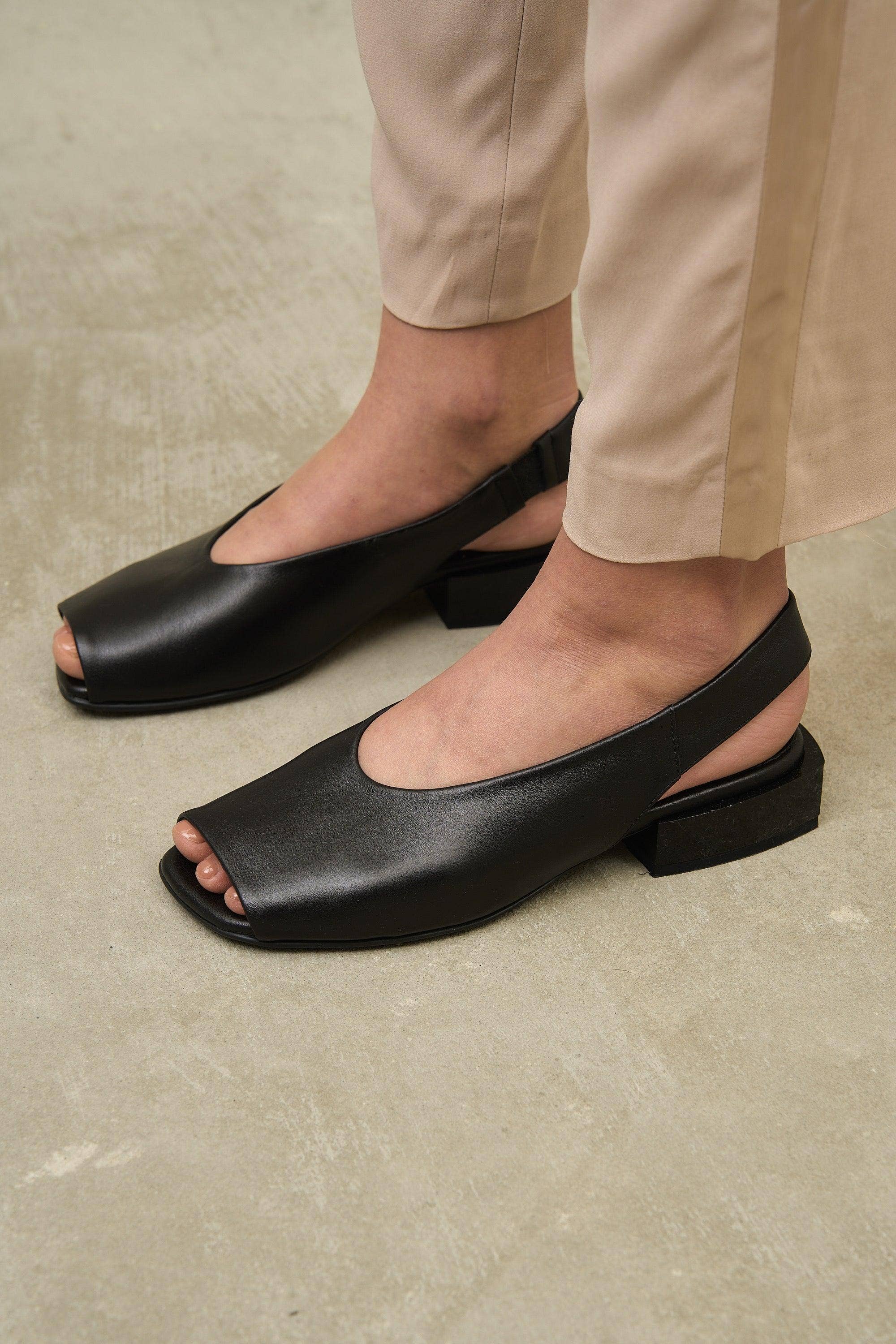 Lonza | Gloss Block Sandal in Black - Hey Jude