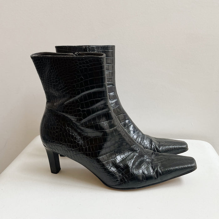 Onyx Croc Pointed Leather Boots | Size 8.5