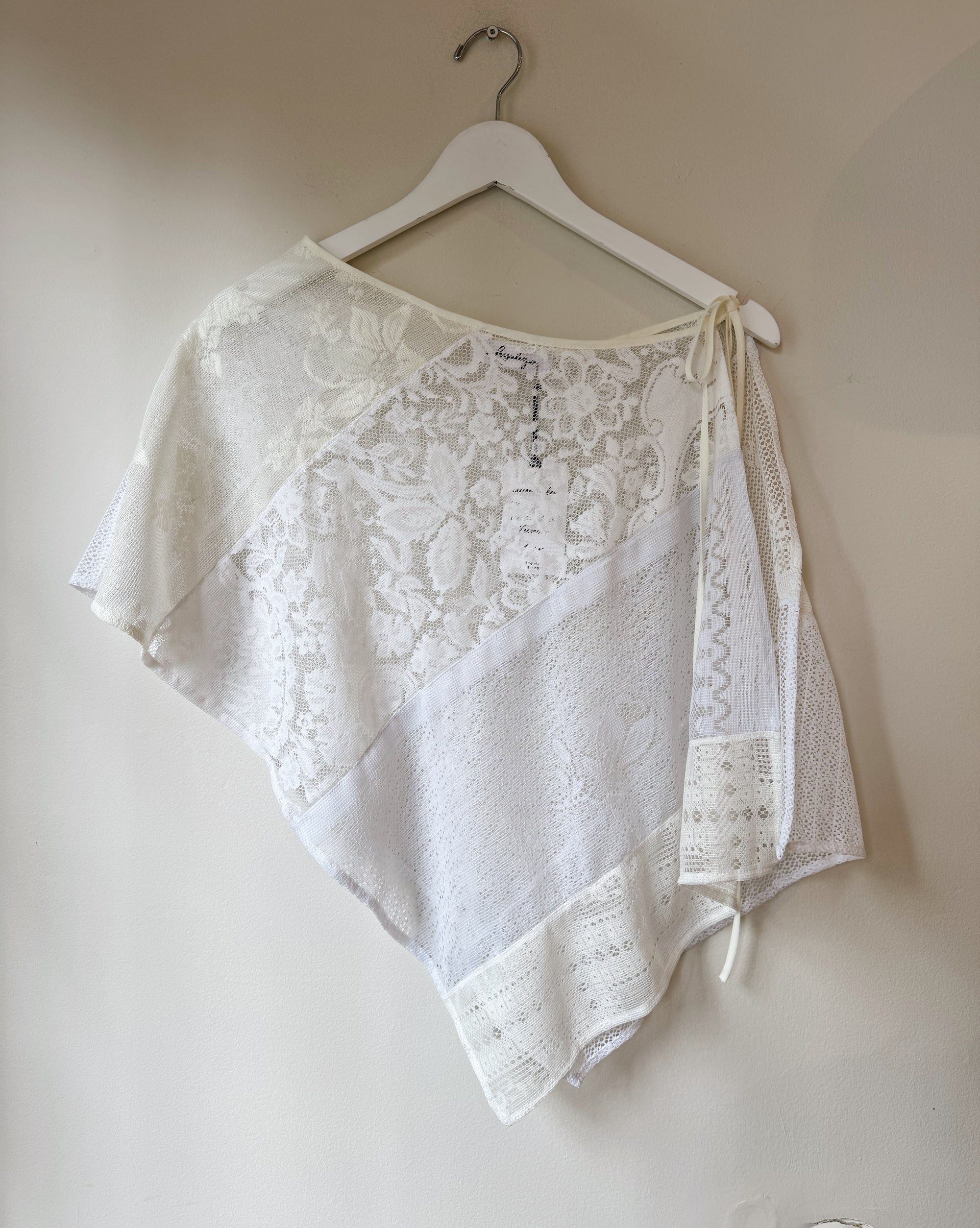 hijulez | Lace Poncho - Hey Jude