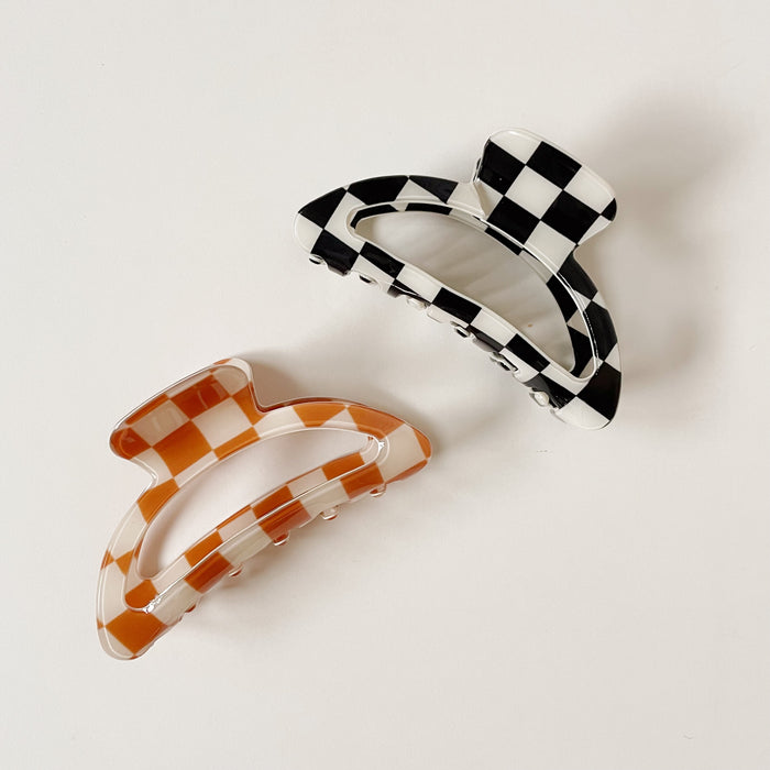 Glossy Checkerboard Curved Hair Claw
