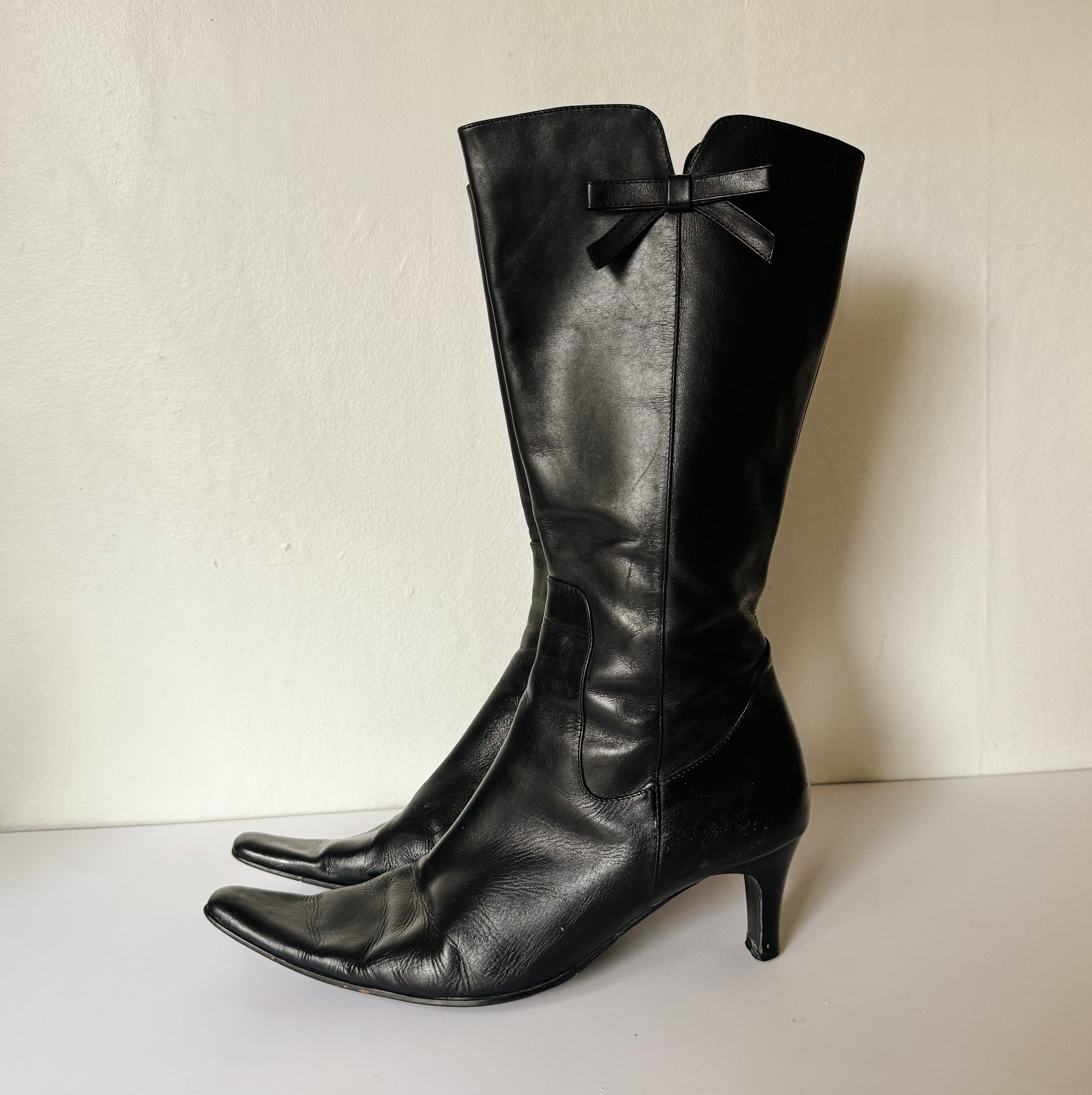 Black Leather Bow Knee-High Boots | Size 38 - Hey Jude