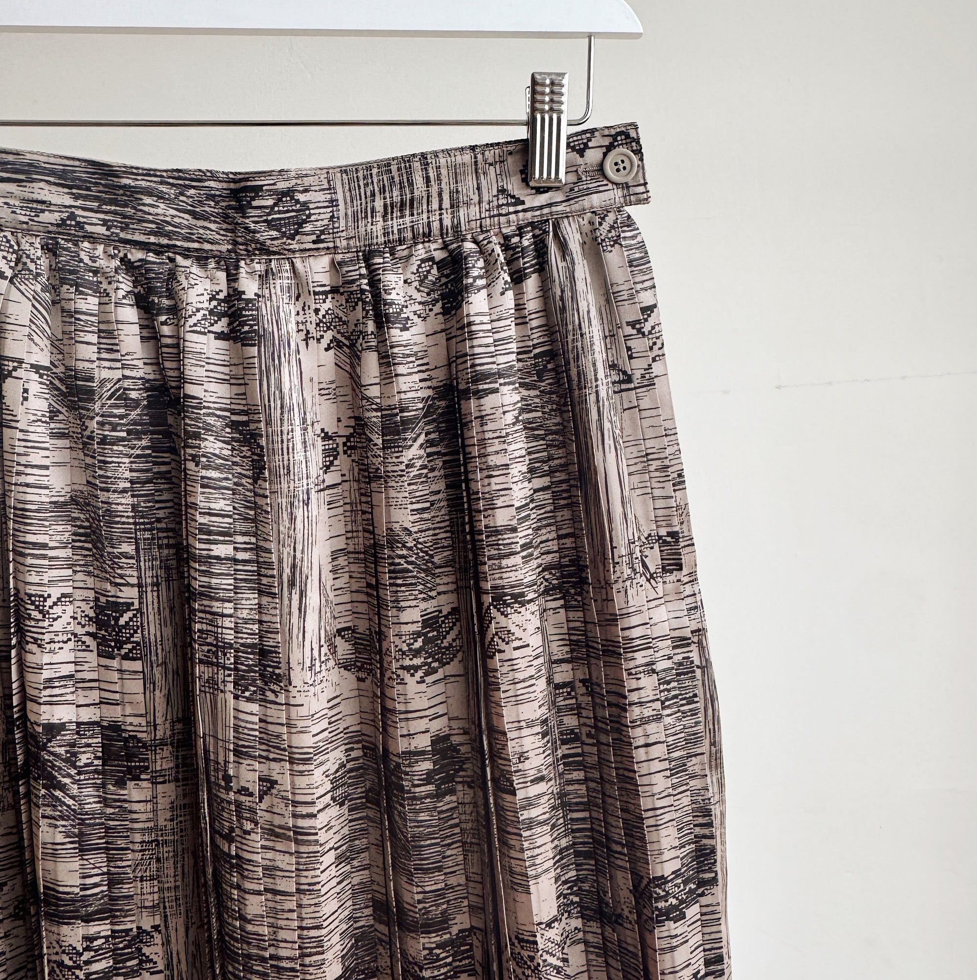 Abstract Gray Pleated Midi Skirt - Hey Jude