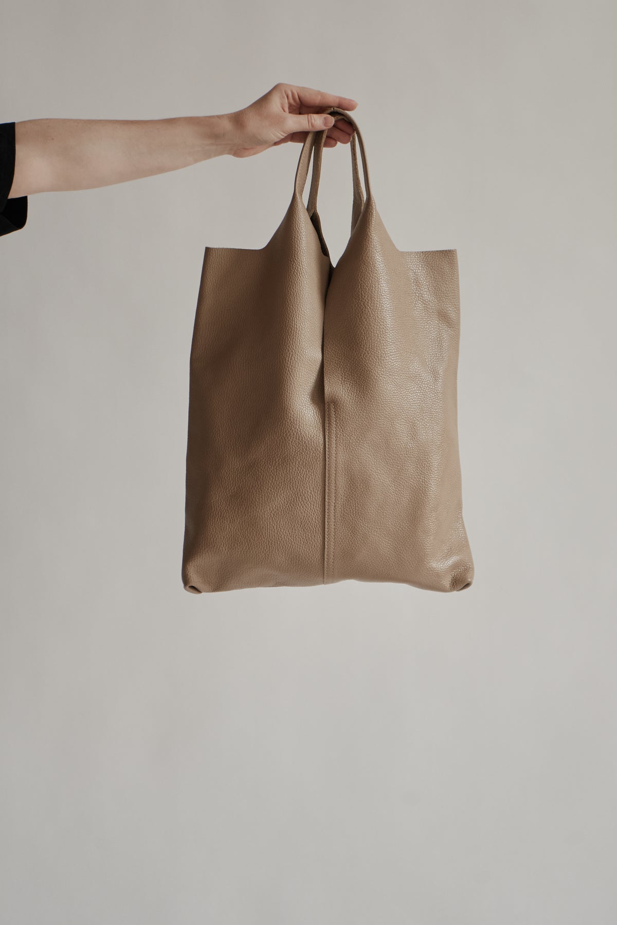 Dust Minimalist Leather Tote