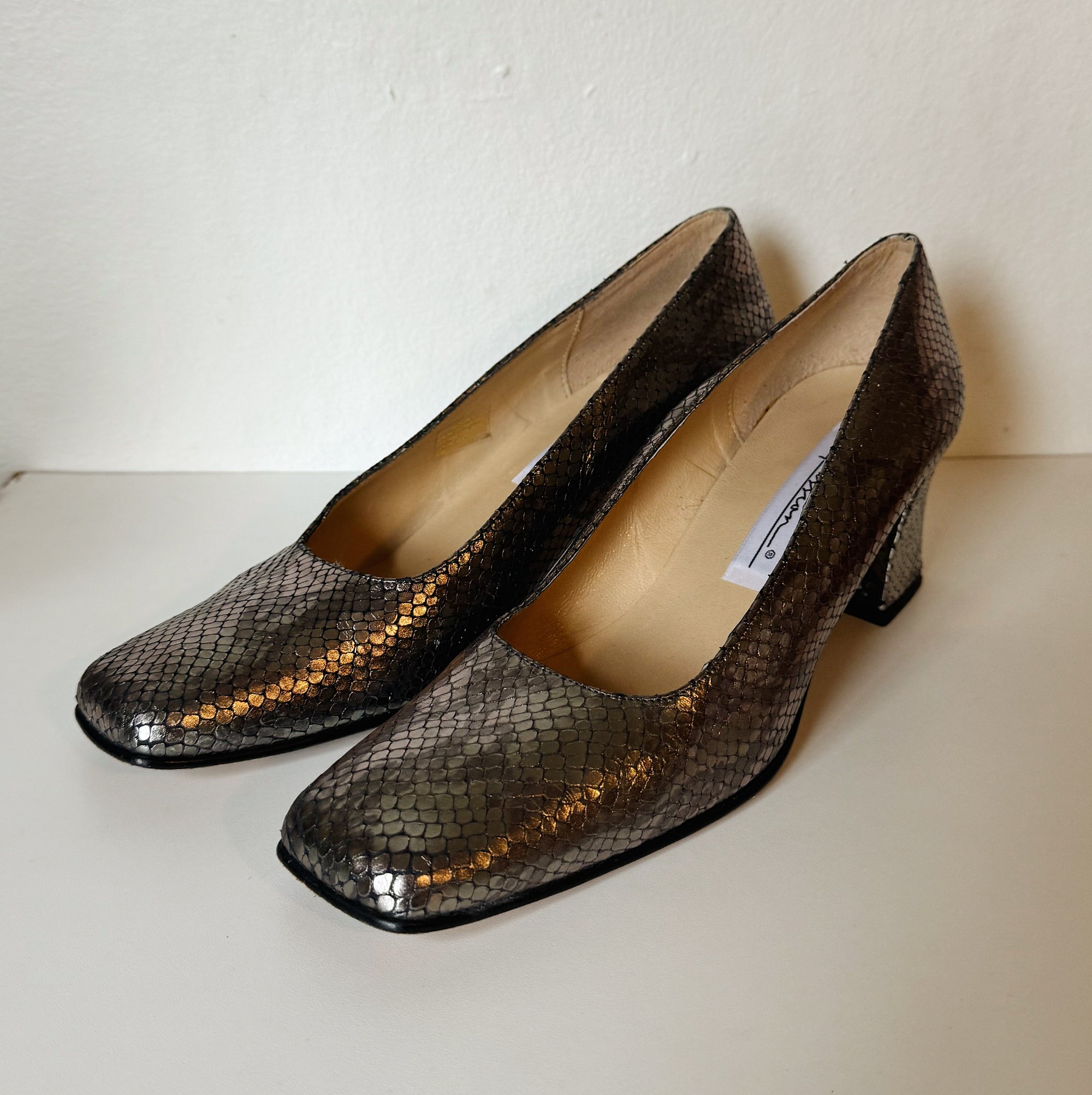 Silver Metallic Snakeskin Pumps | Size 40 - Hey Jude