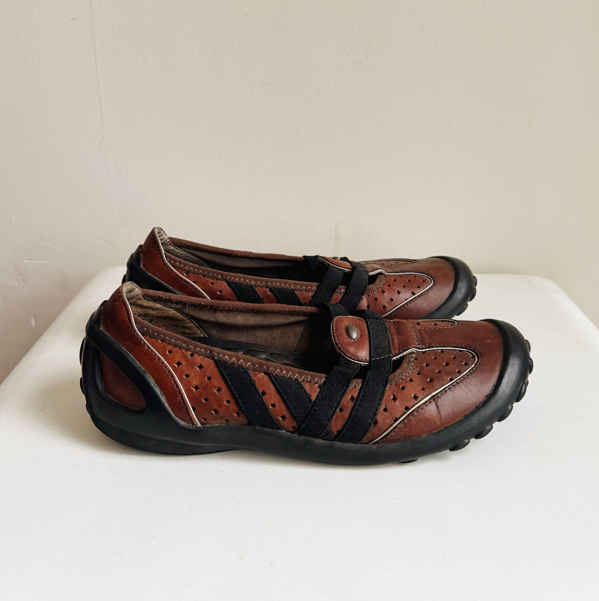 Chestnut &amp; Black Perforated Sport Flats | Size 6.5