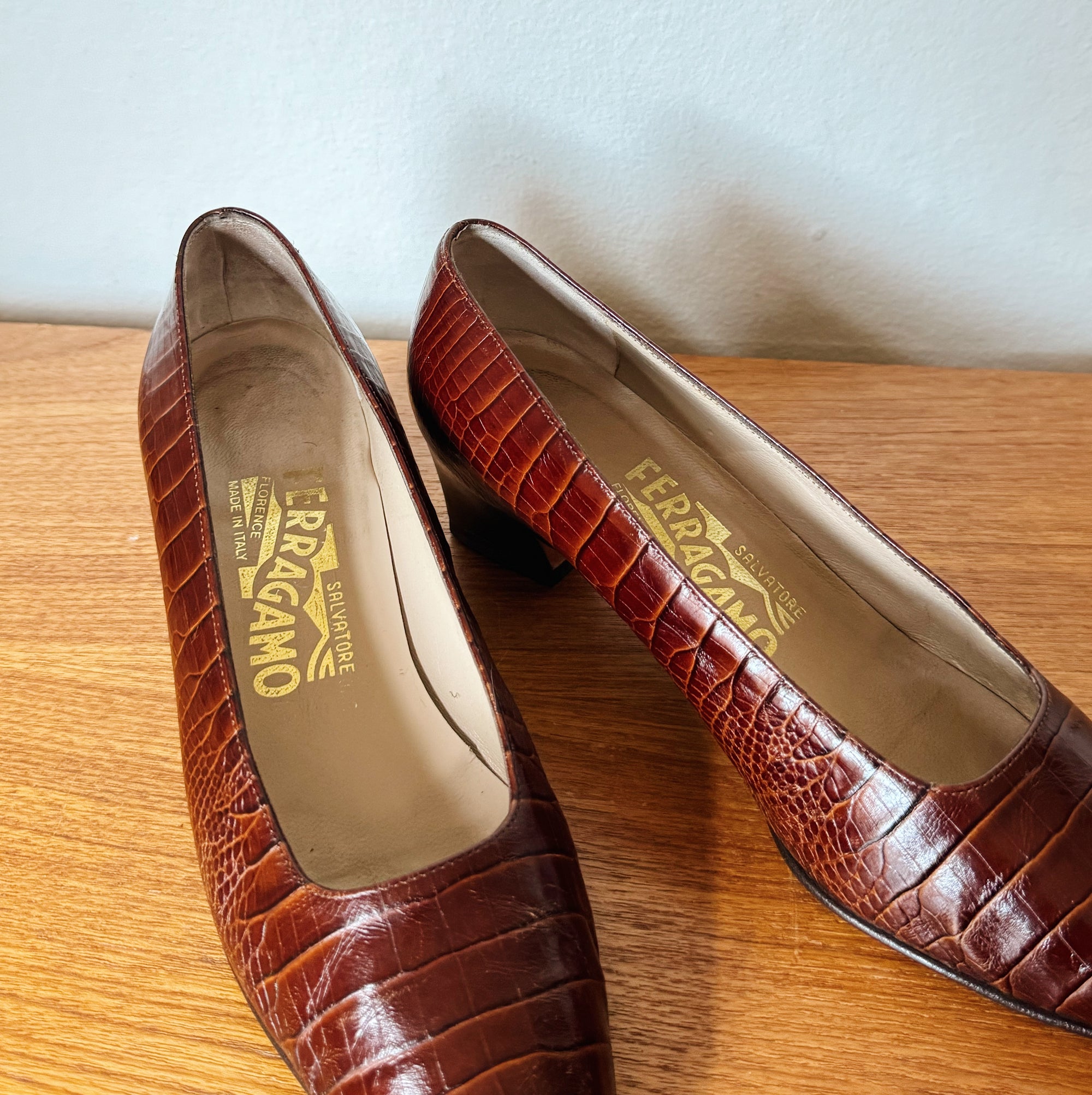 Ferragamo Auburn Croc Leather Pumps | Size 5 - Hey Jude
