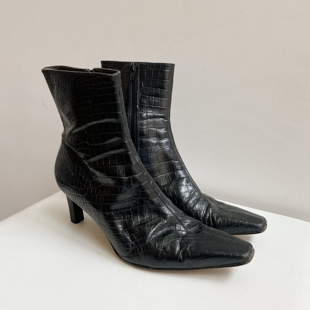 Onyx Croc Pointed Leather Boots | Size 8.5