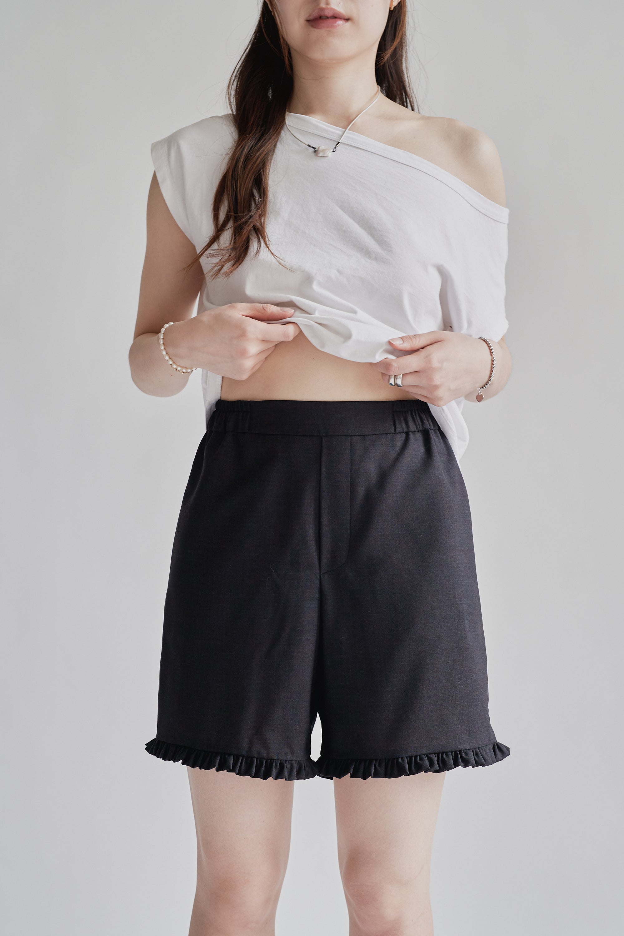 Javia Leung I Ruffle Shorts in Dark Grey - Hey Jude