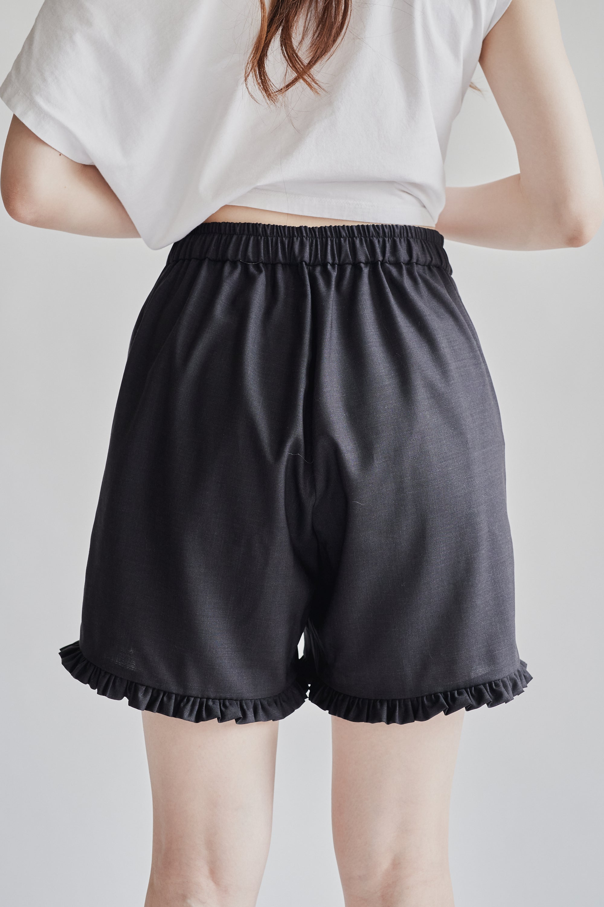 Javia Leung I Ruffle Shorts in Dark Grey - Hey Jude