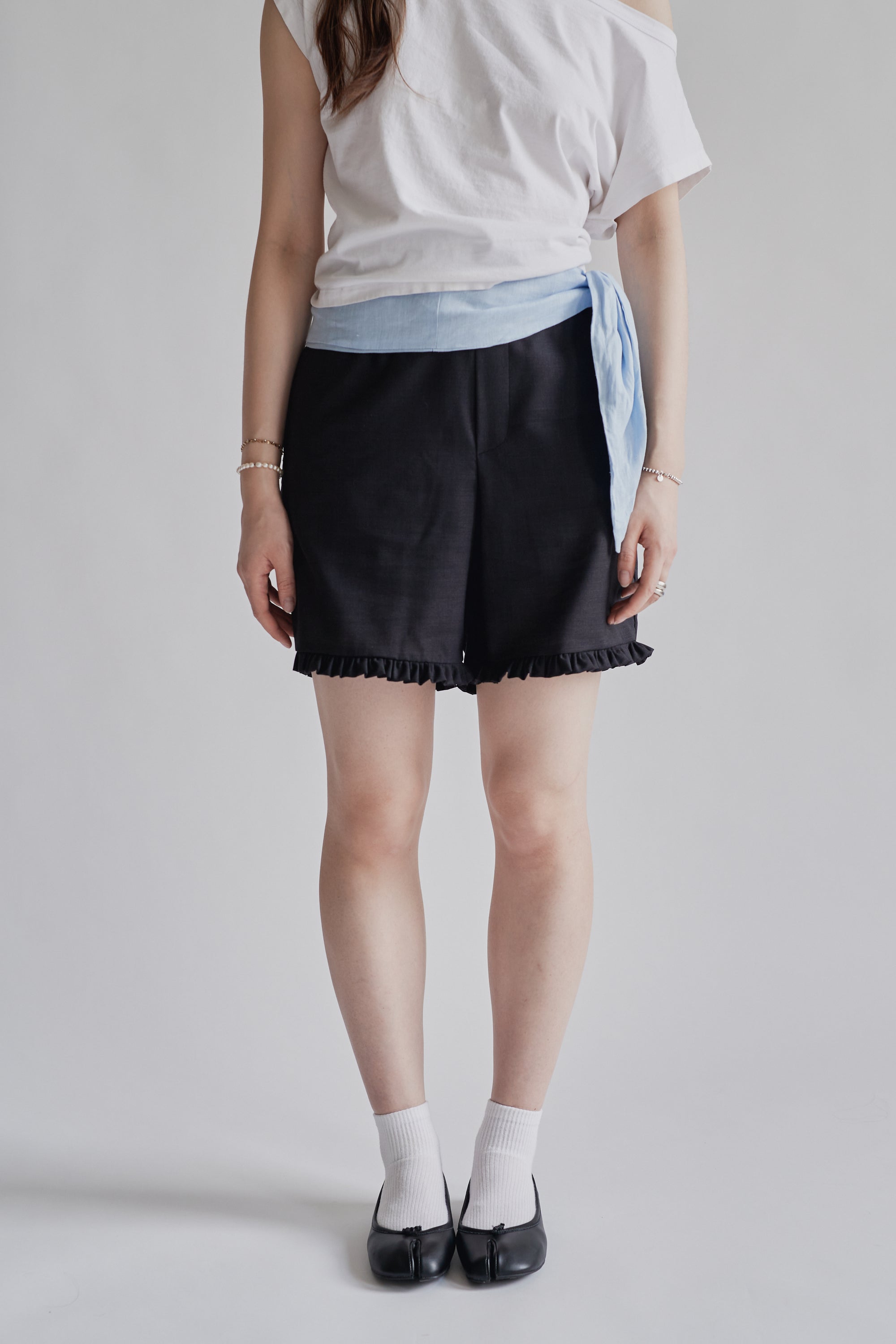Javia Leung I Ruffle Shorts in Dark Grey - Hey Jude