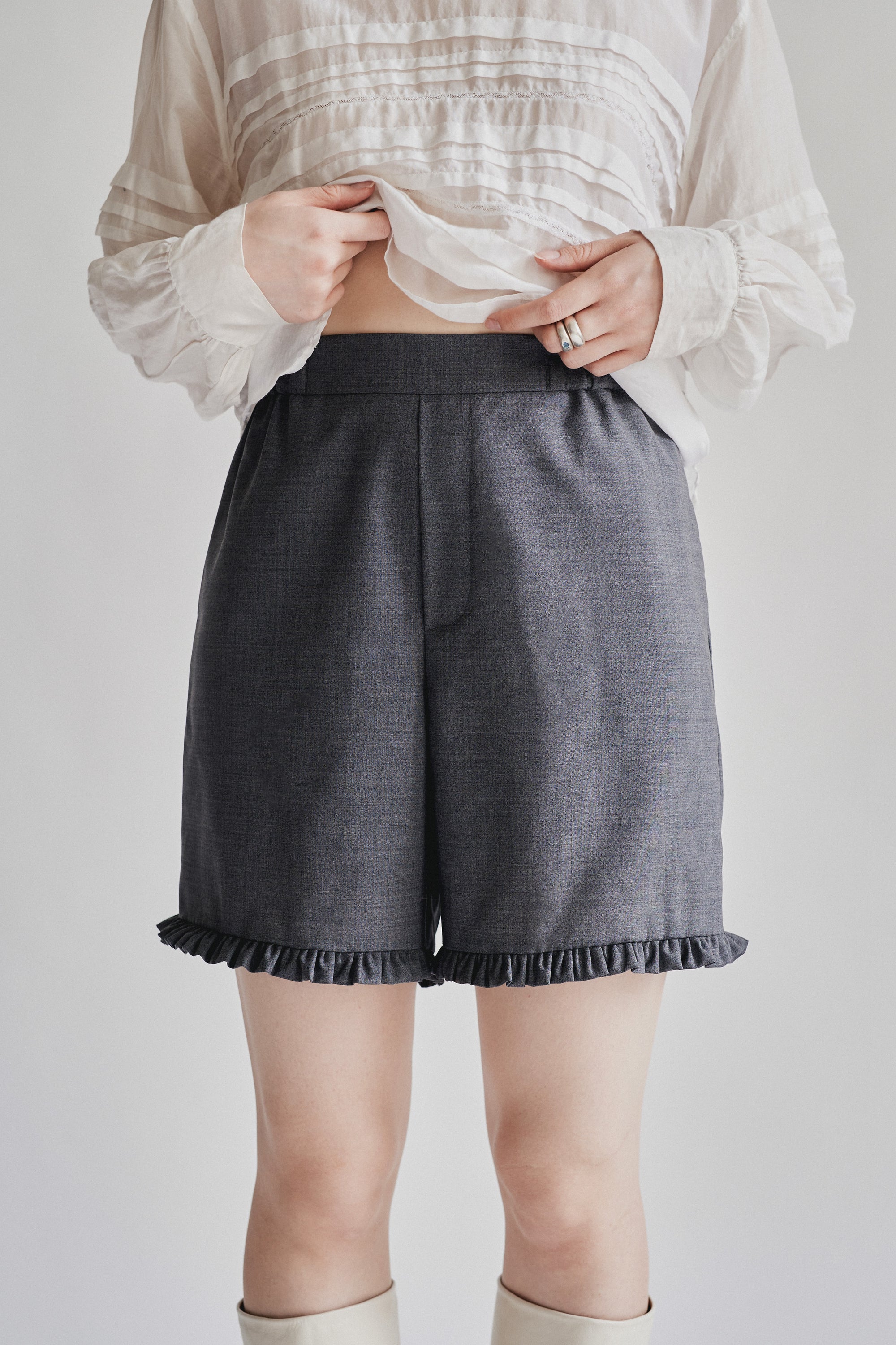 Javia Leung I Ruffle Shorts in Light Heathered Grey - Hey Jude