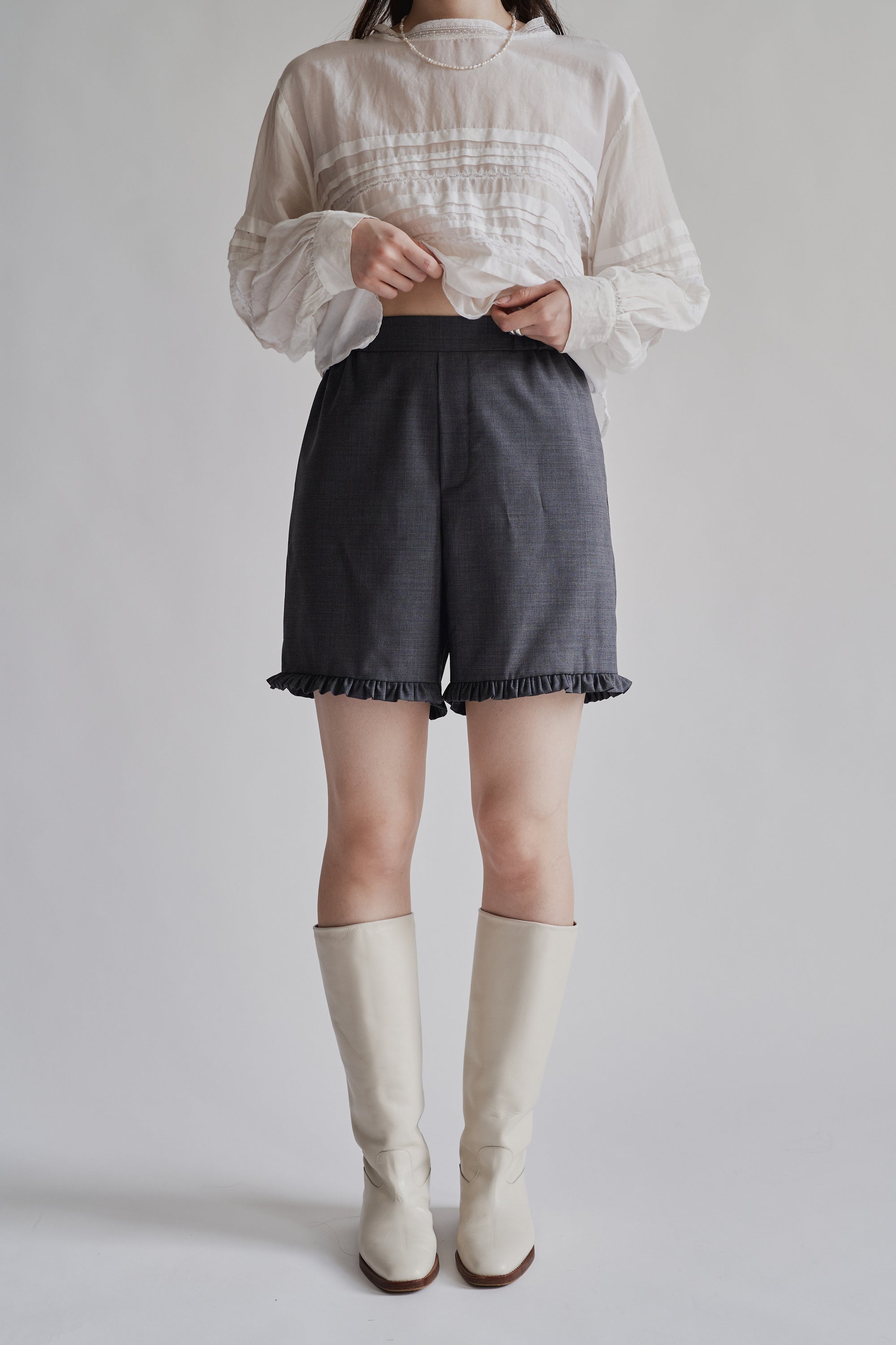 Javia Leung I Ruffle Shorts in Light Heathered Grey - Hey Jude