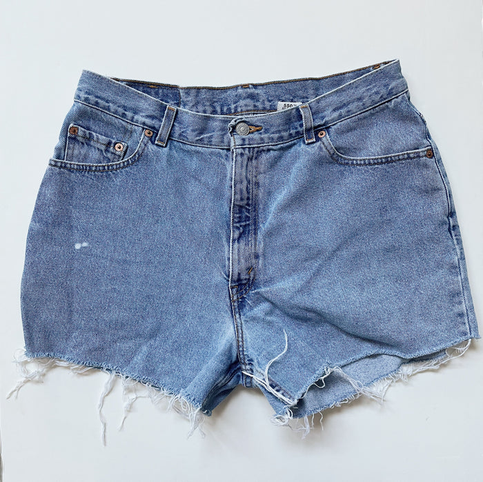 Vintage Levi’s 550 Light Wash Denim Shorts | Size 31