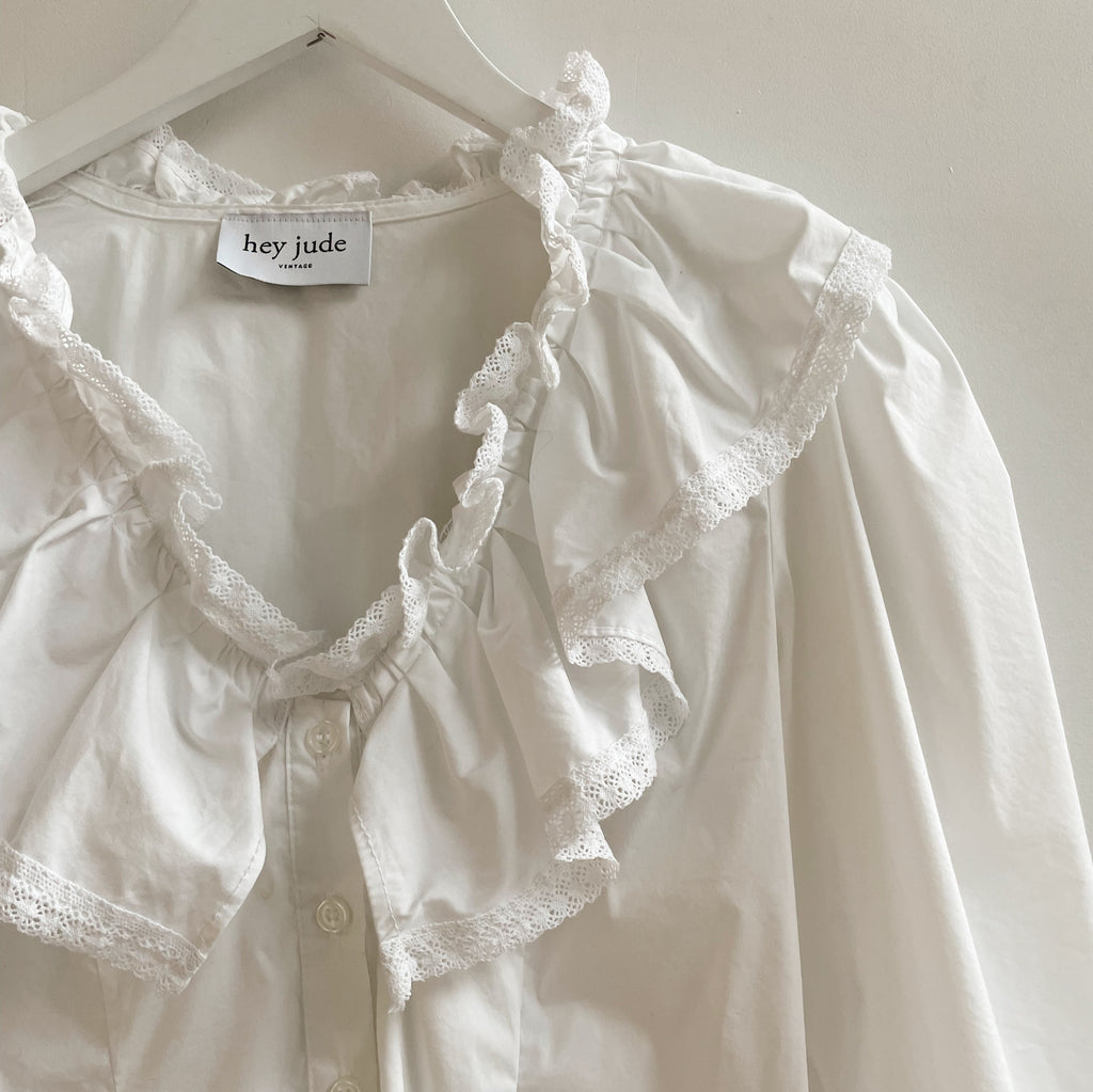 Milk Cotton Lace Ruffle Blouse