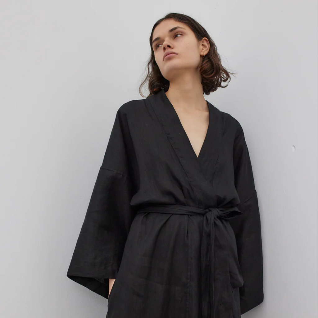 Deiji Studios | 02 Robe in Deep Black