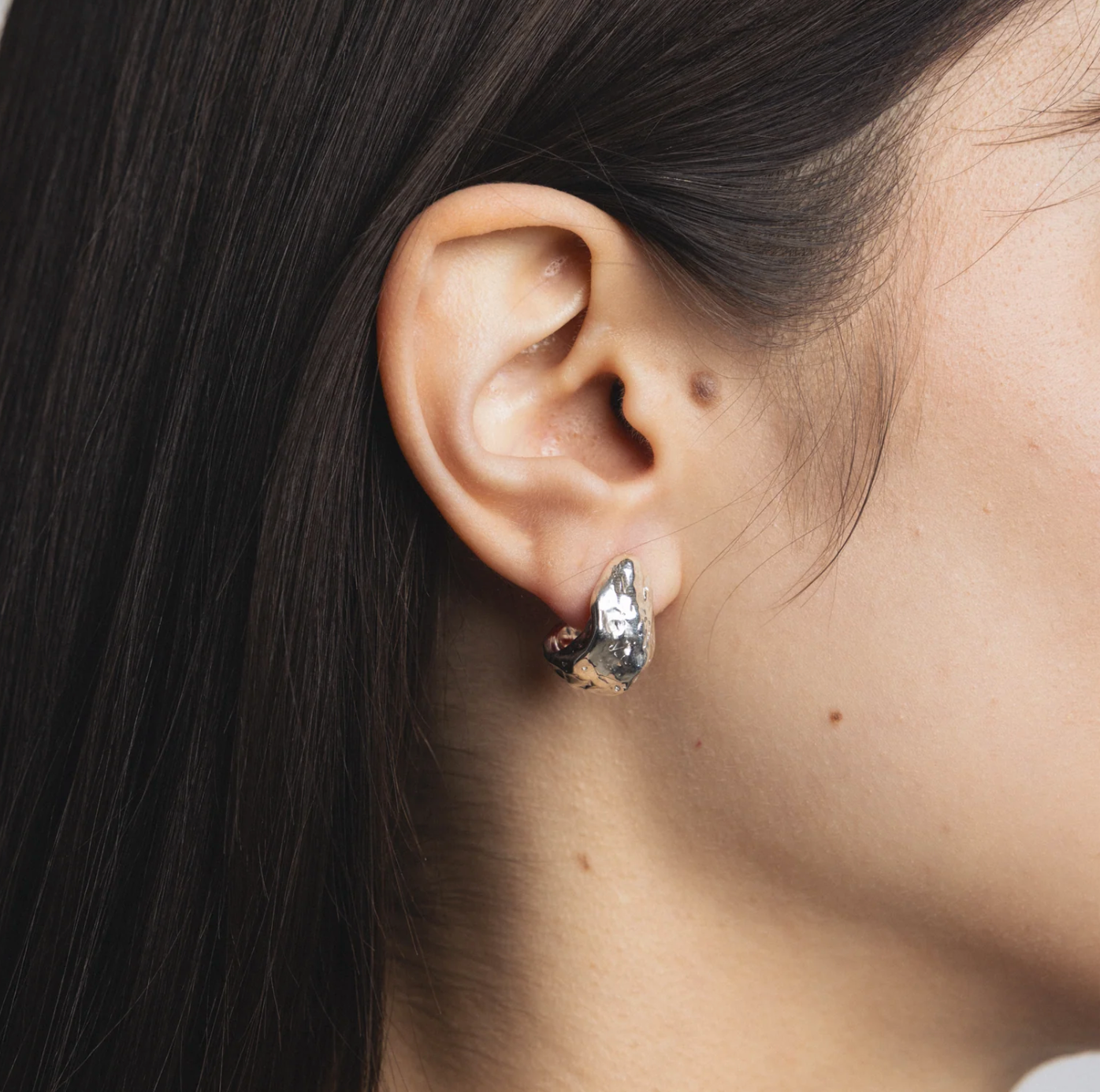ピアス Monday Edition _ Clear Dewdrops Hoop Earrings 0.50 Carat TW Diamond Halo Everlight Drop Huggie Earrings in