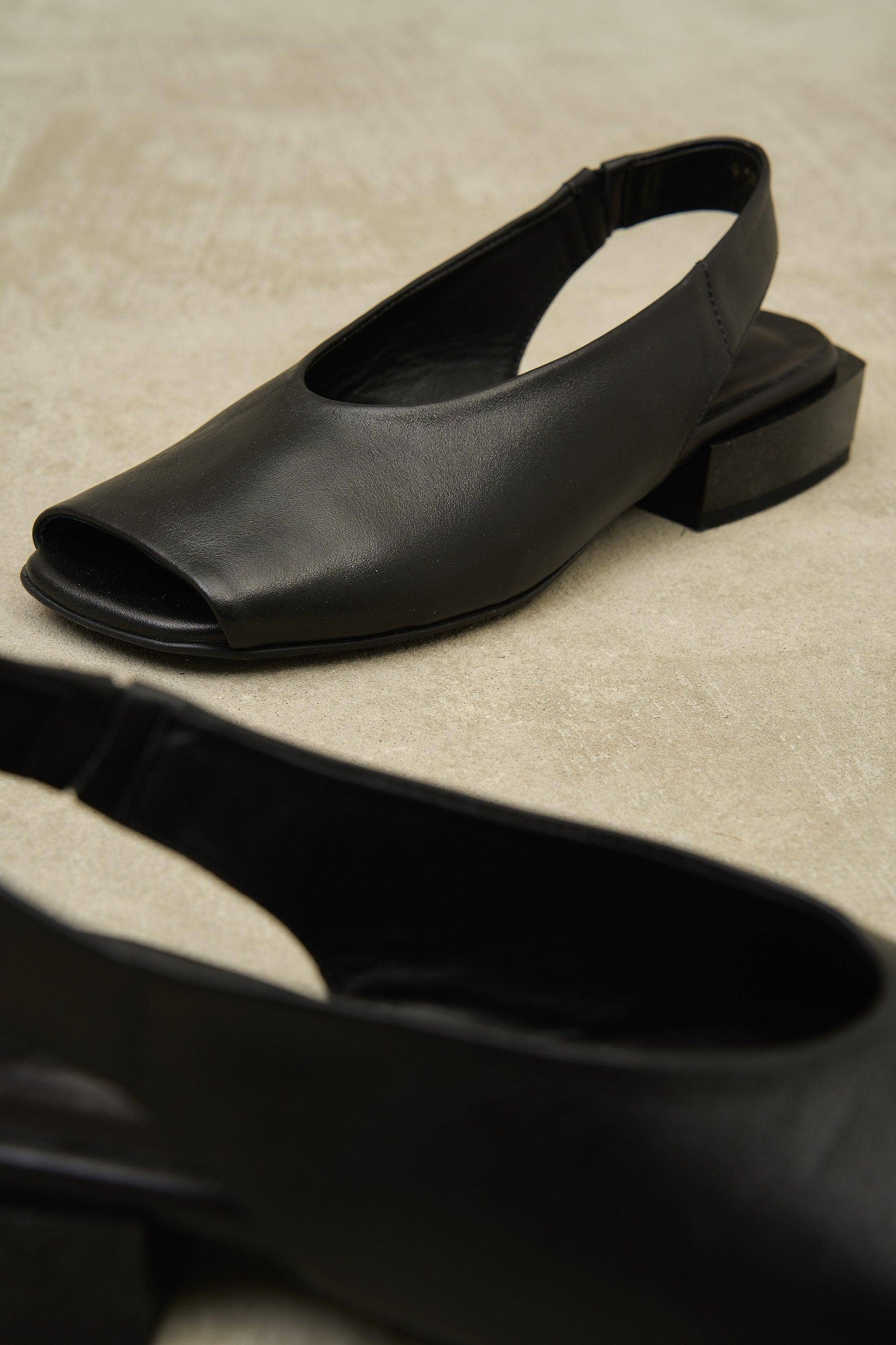 Lonza | Gloss Block Sandal in Black - Hey Jude