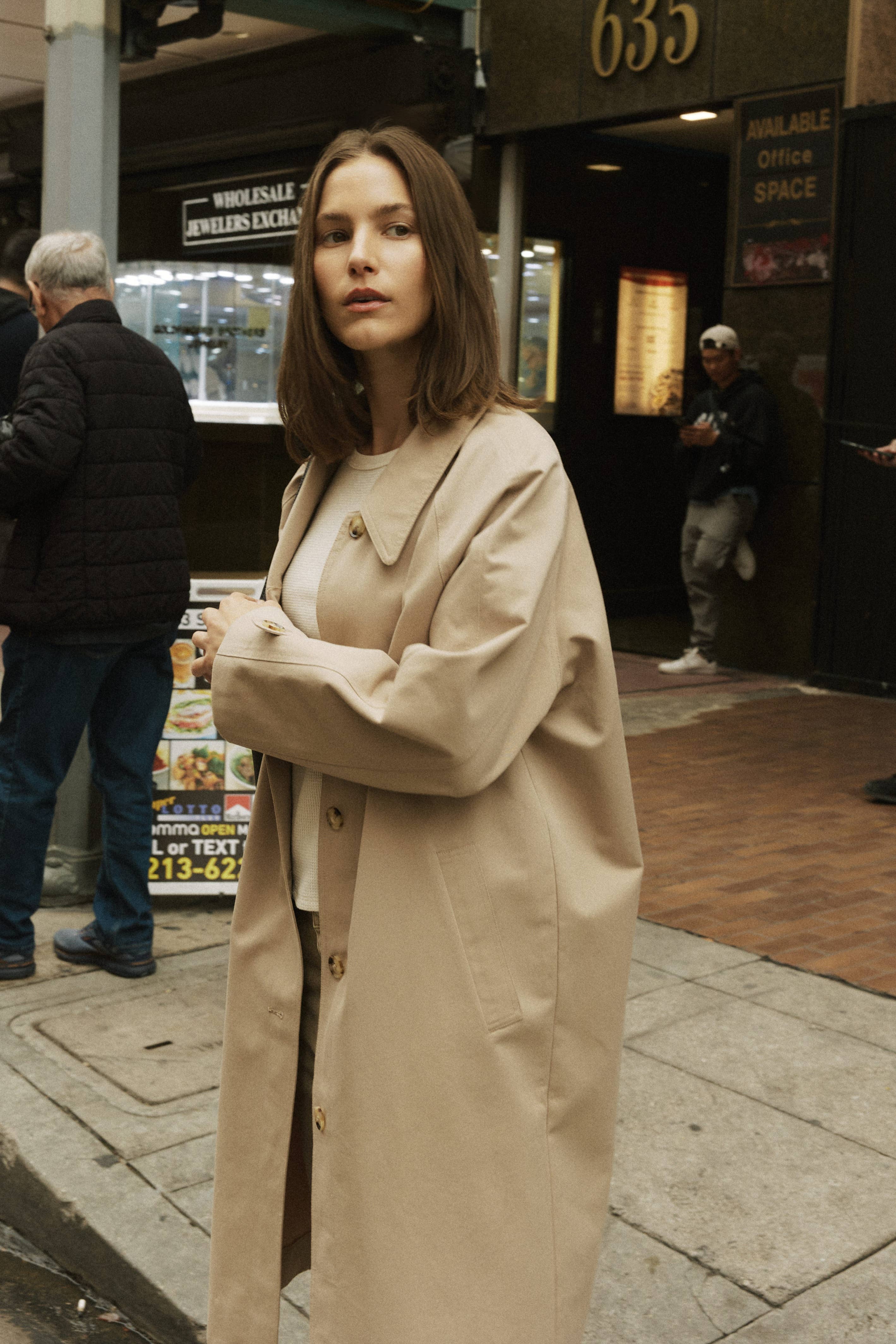Mod Ref | Serena Pointed Collar Trench in Beige – Hey Jude