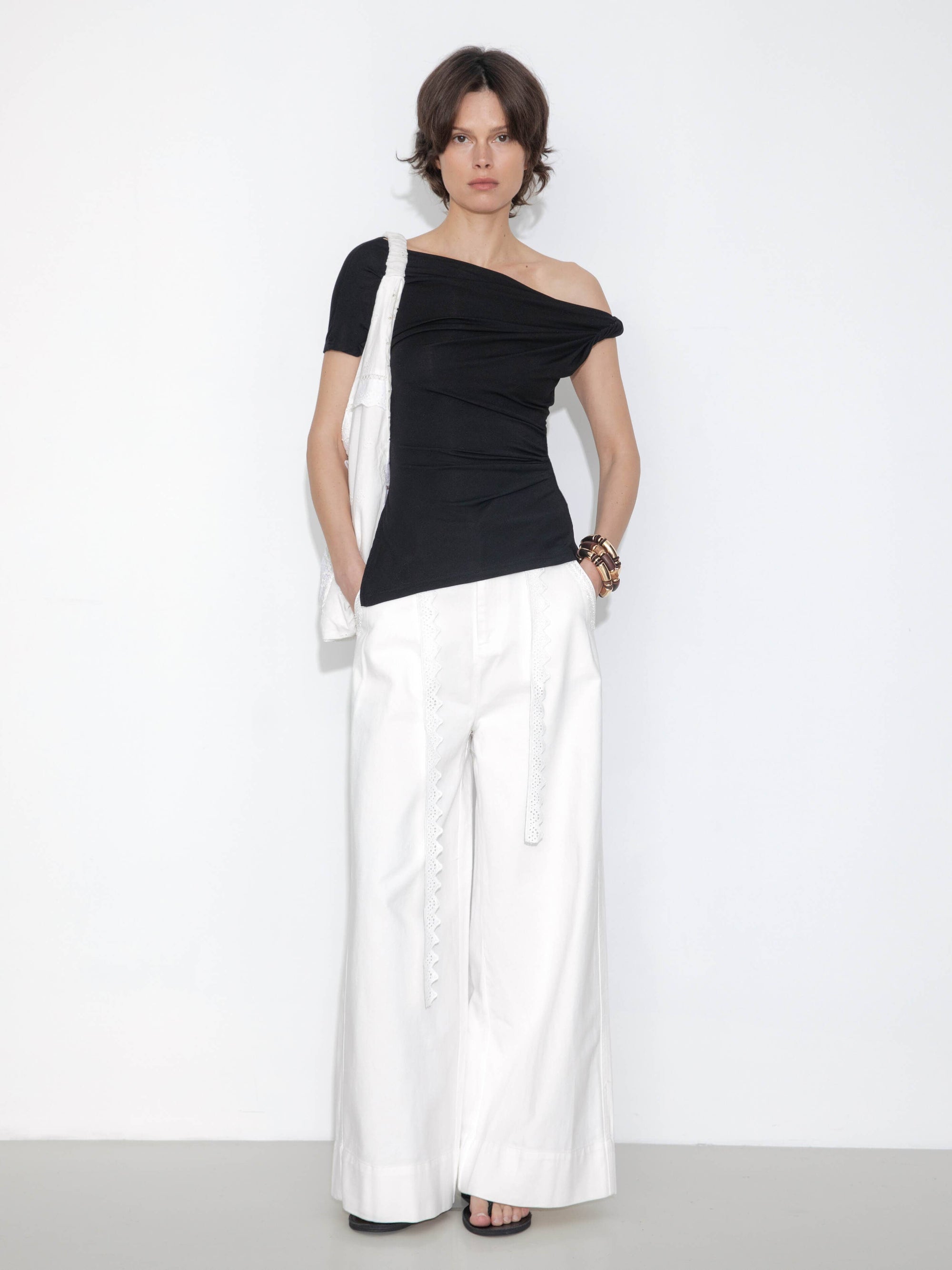 CUBIC - Slim-Fit One-Shoulder T-Shirt: Black / UN - Hey Jude