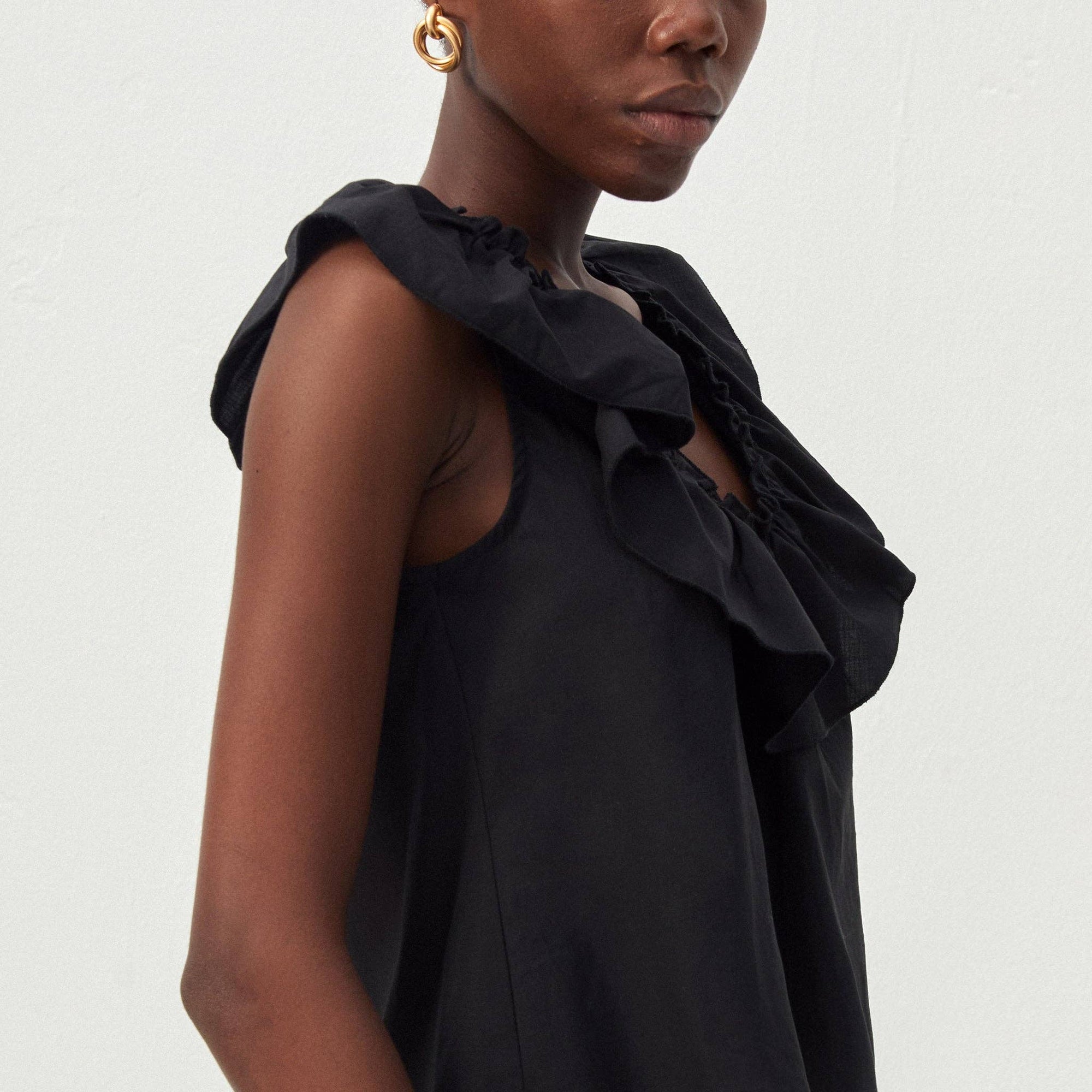 CUBIC - CUBIC Ruffle V-Neck Sleeveless Blouse: Black / S - Hey Jude