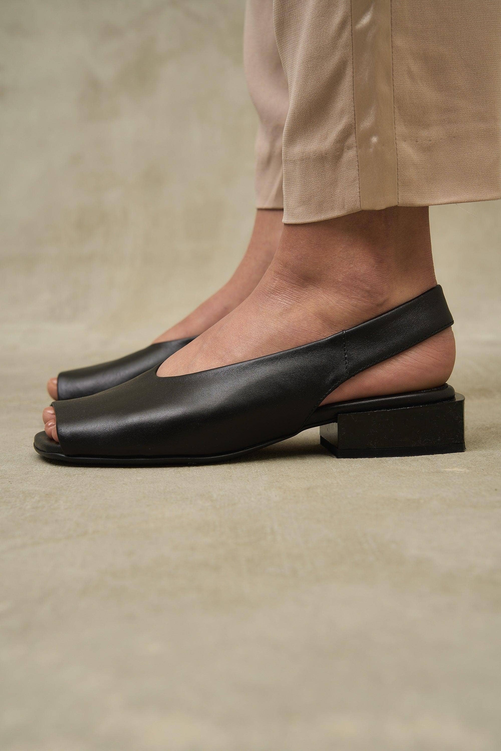 Lonza | Gloss Block Sandal in Black - Hey Jude