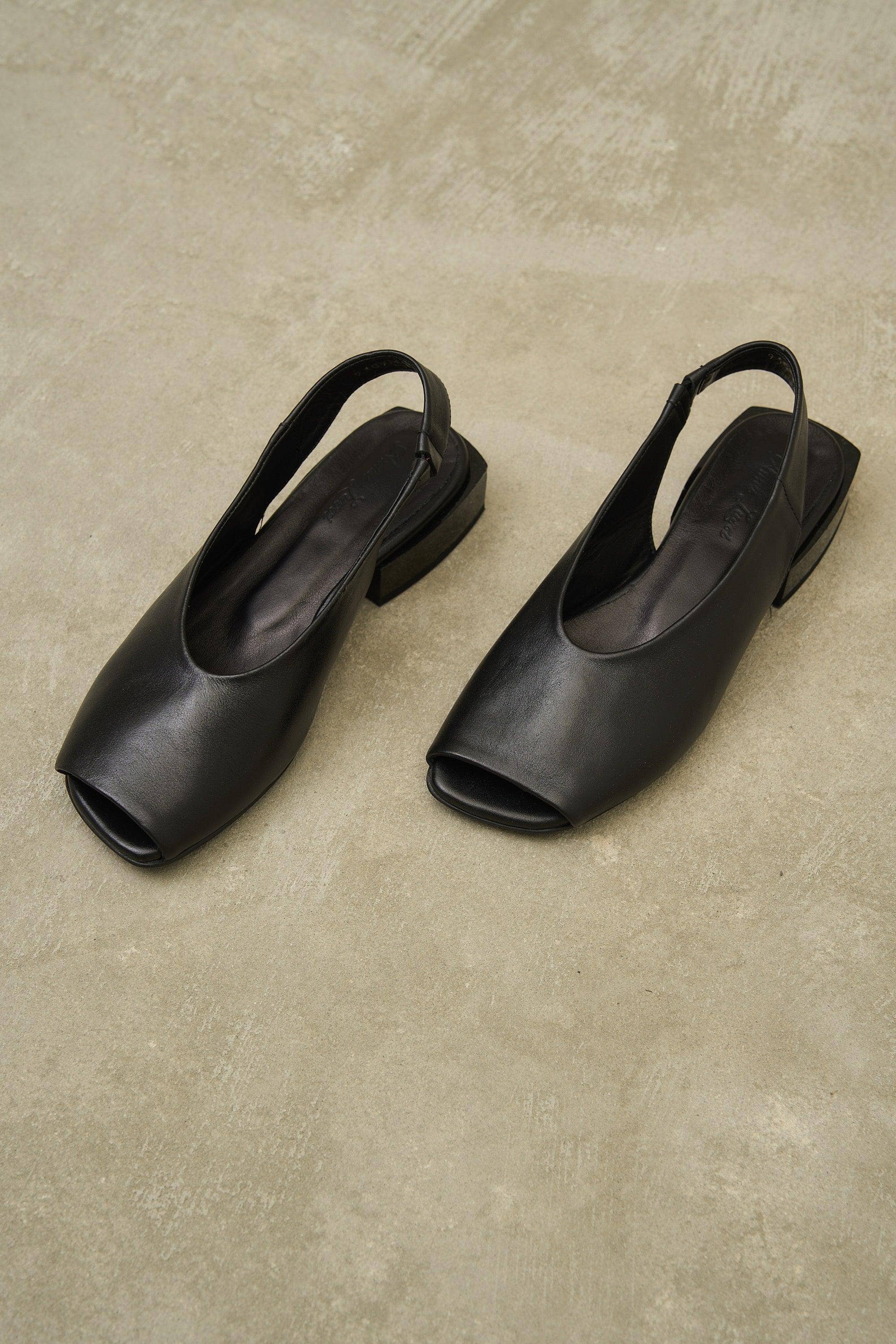 Lonza | Gloss Block Sandal in Black - Hey Jude