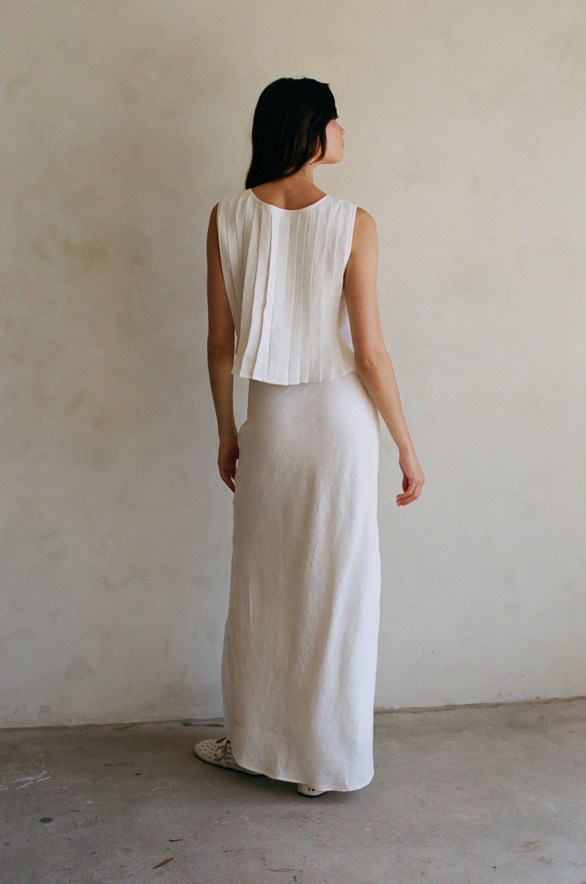 a.ren - AR1159 | Woven 100% Linen Pleated Bow Tie Front Ruffled Tank: Off White / L - Hey Jude