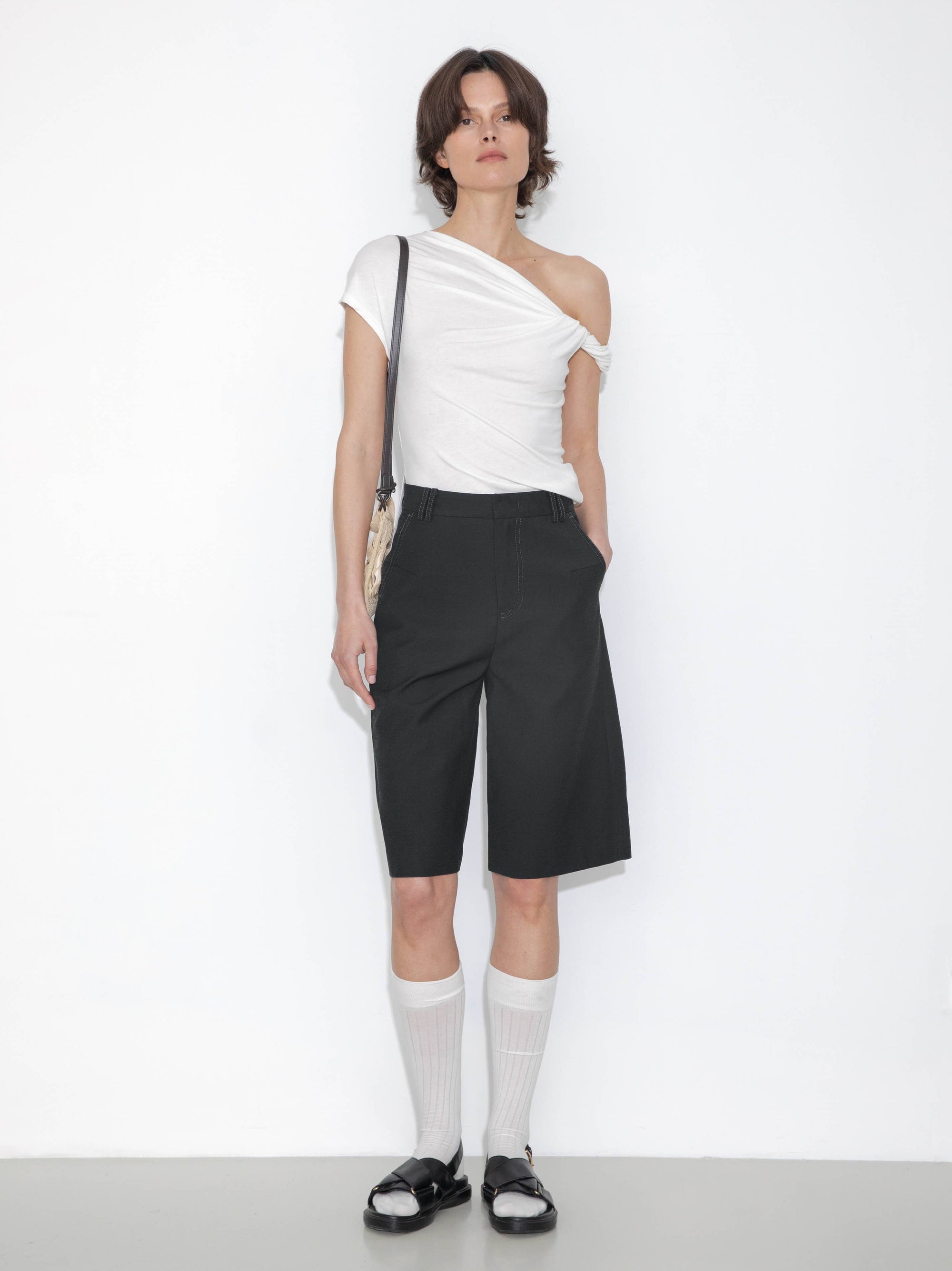 CUBIC - Slim-Fit One-Shoulder T-Shirt: White / UN - Hey Jude