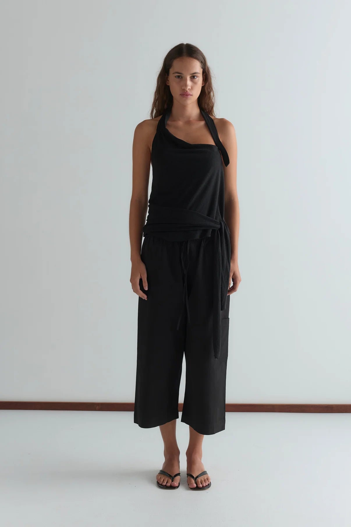 Deiji Studios | Mid Pocket Short in Black - Hey Jude