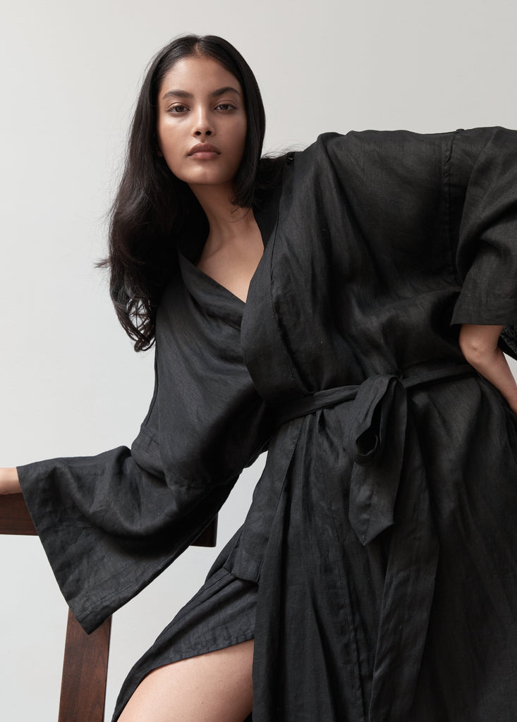 Deiji Studios | 02 Robe in Deep Black